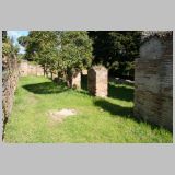 1084 ostia - regio v - insula vii - sede degli augustali (v,vii,1-2) - porticus (westseite) - blick von sueden - 2013.jpg
